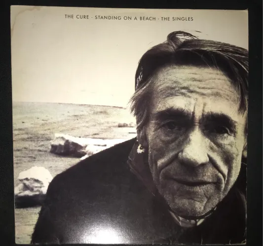 LP The Cure.    STANDING ON A SEACH  THE SINGLES 