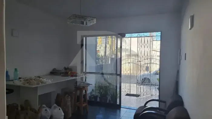 Casa no Bairro Suíssa: 264m², 4 Quartos, 2 Banheiros, Área de Serviço