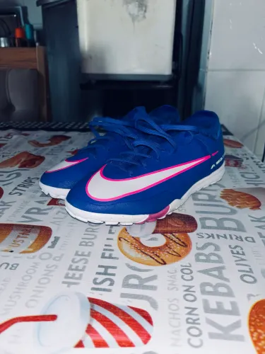 Chuteira society Nike