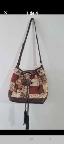 Bolsa patchwork com couro . Transversal e ombro reguláveis. Nova 