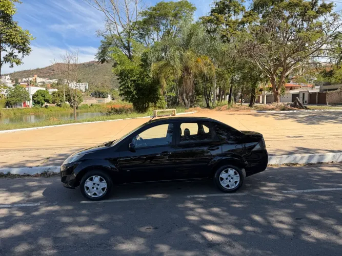 Ford Fiesta Sedan SE 1.6 8V Flex 4P 2014