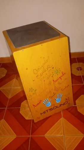 Para sair rápido ?Cajon instrumento musical em ótimo estado