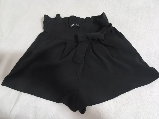 Short preto Zara com laço na frente