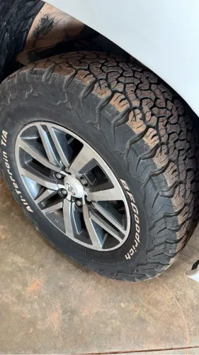 Vendo 2 Pneus Bf 265/65 R 18
