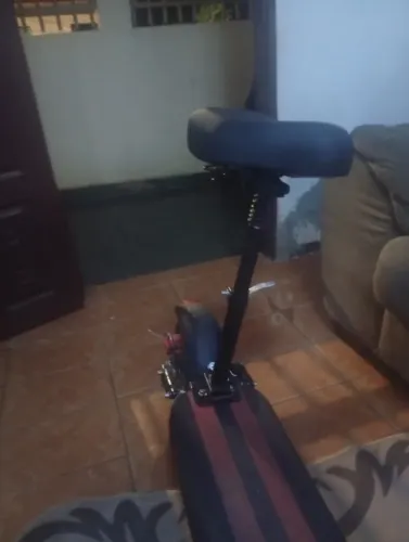 Patinete elétrico com banco 