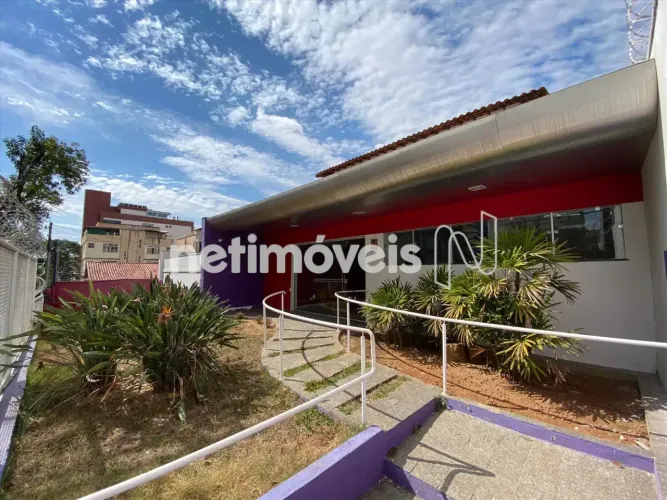 Imóvel para aluguel tem 270 metros quadrados com 6 quartos