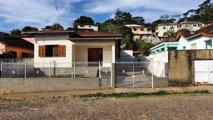 Casa 4 quartos - Bicas