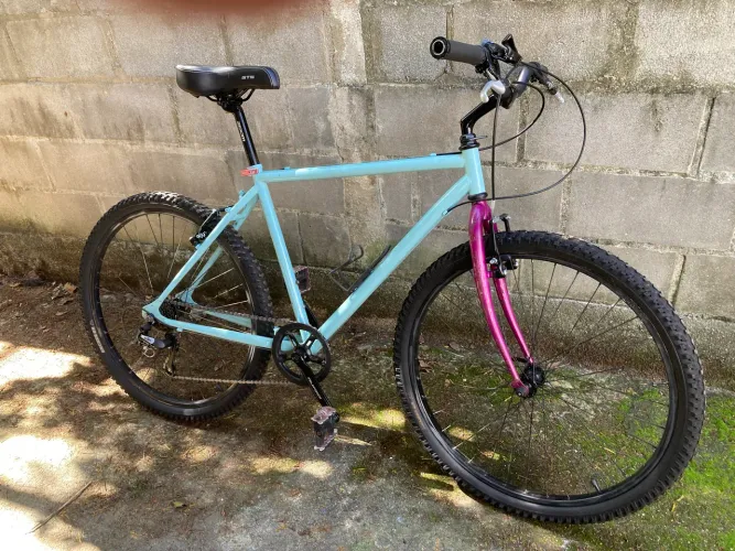 Bicicleta aro 26 com 7 marchas