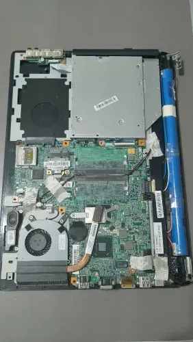Notebook CCE i3  para retirar peças 
