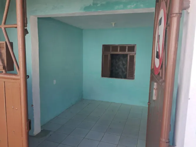 ALUGA-SE CASA - EXCELENTE LOCALIZAÇÃO!