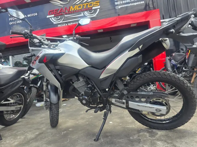 Vendo uma XRE300 2021 COM ABS. R$ 27.500