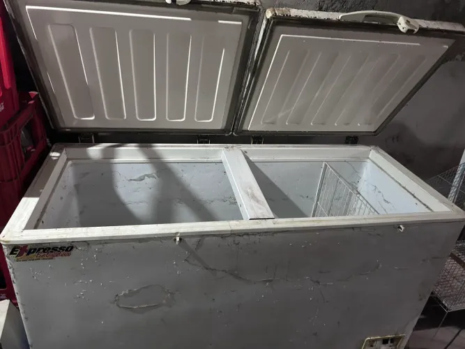 Freezer Fricon 500L - com defeito.