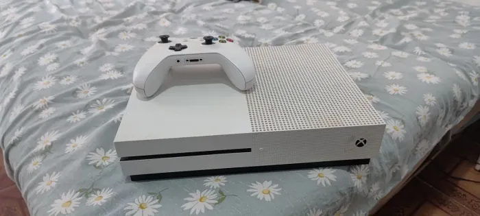 Xbox one s c/ 1 controle (somente pix direto)