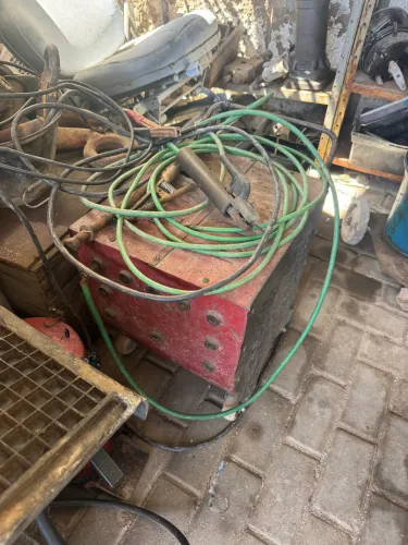 Vendo máquina de sllda antiga 250 i valor 750 reais toda funcionando