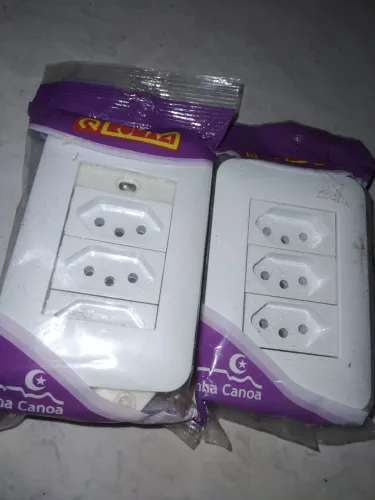 Um par de tomada elétrica