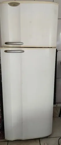 Geladeira Eletrolux com defeito