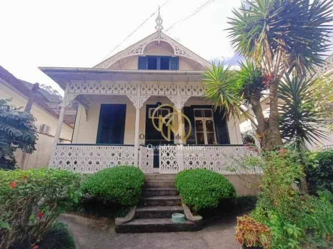 Casa com 6 dormitórios à venda, 336 m² por R$ 1.250.000,00 - Centro - Petrópolis/RJ