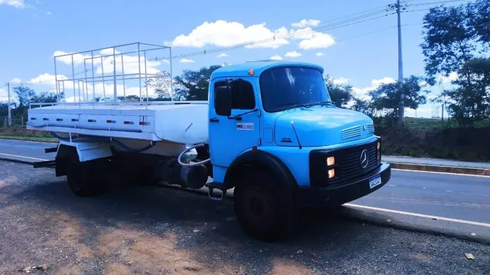 Locação de caminhão pipa 1113 de tanque 8 m3