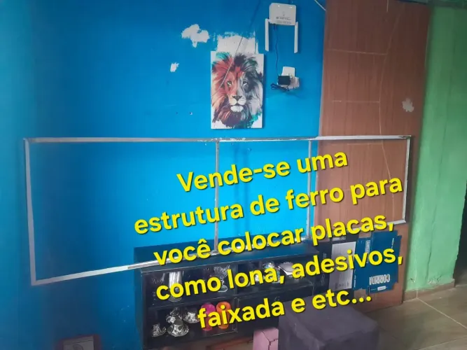Vende-se uma estrutura de ferro para colocar placas