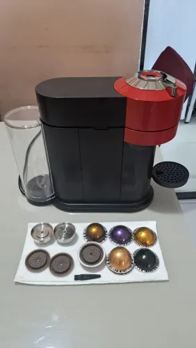 Máquina de Café/ Cafeteira Vertuo Next Vermelho Cereja 110V