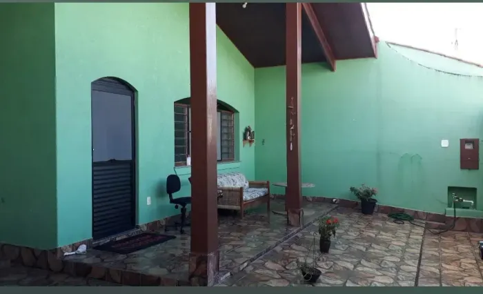 Casa  3  Dormitórios ( 1 siíte ) no Jardim Santo Afonso - Piracaia