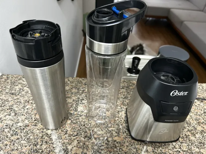 Blender Power Inox Oster com 2 Jarras to go 220v