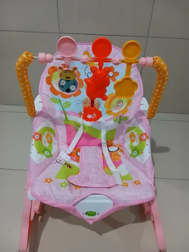 Vende-se Cadeira de descanso baby rosa 