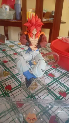 Boneco do gogeta super Sayajin 4 kamione