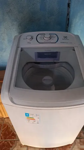 Vendo Máquina de lavar Electrolux 11kg sem nenhum problema, a mesma possui nota fiscal