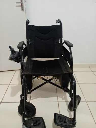 Cadeira de rodas motorizada 