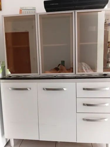 Vendo esse armário bem conservado