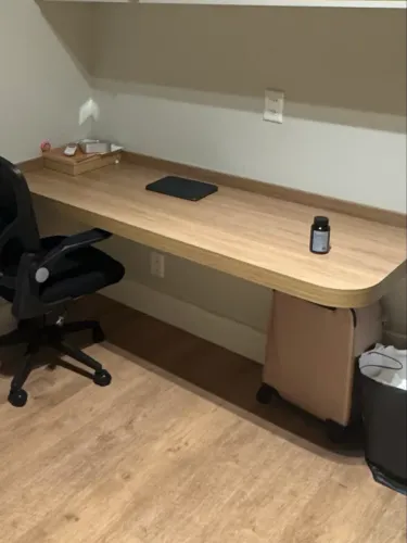 Mesa robusta de MDF puro