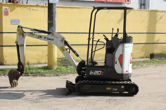 Vendo mini Escavadeira