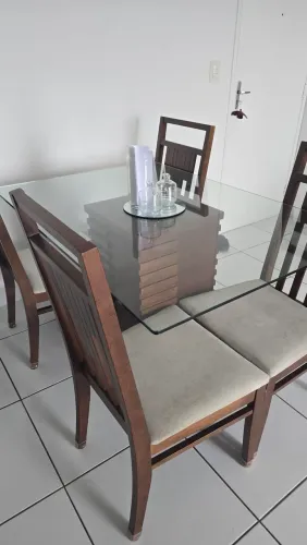 ?Mesa de Jantar de Madeira com Tampo de Vidro + 4 Cadeiras Estofadas