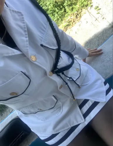 Túnica branca escola militar feminina par cerimônias do terceiro ano.