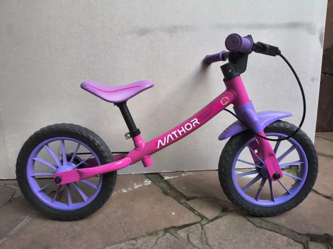 Vendo bicicleta de equilíbrio infantil