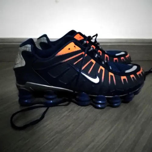 Tênis Nike Shox TL Preto e Laranja