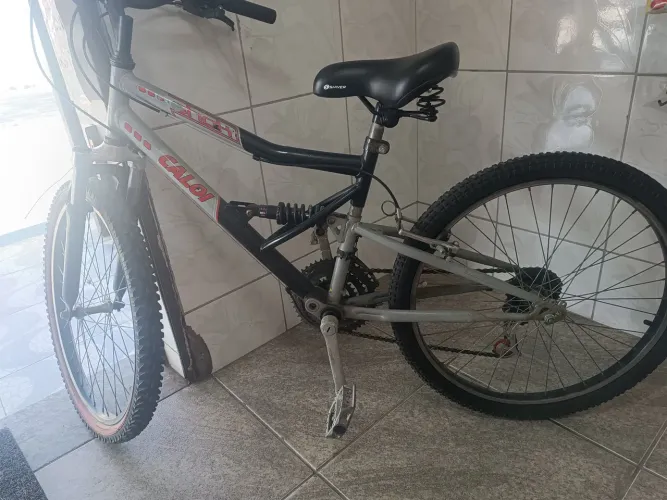 Linda bicicleta Caloi dupla suspensão 