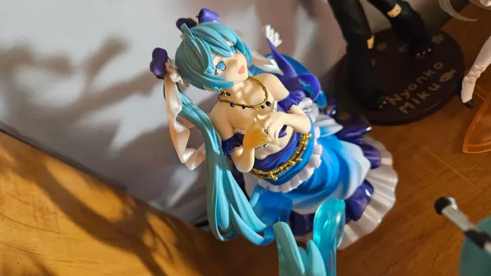 Hatsune miku figure