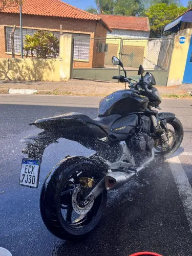 Hornet, muito boa conservada venda para pessoas exigente.