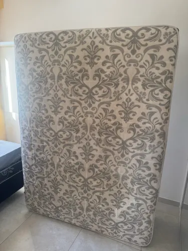 Cama Box de Casal Usada - Sem Colchão - R$ 350