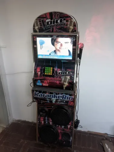 Máquina karaokê jukebox (pra sair rápido)