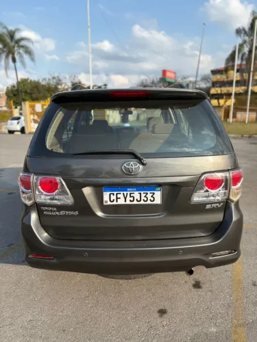 Toyota Hilux SW4 SR 4X2 2.7/2.7 Flex 16V Mec. 2014