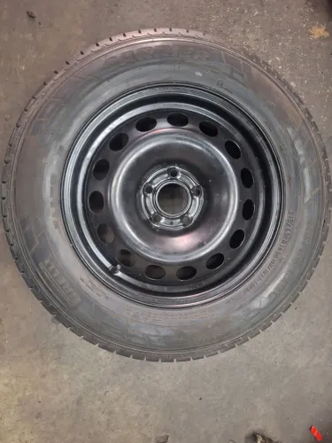 Estep Citroën Jumpy e Peugeot Expert original pneu pirelli