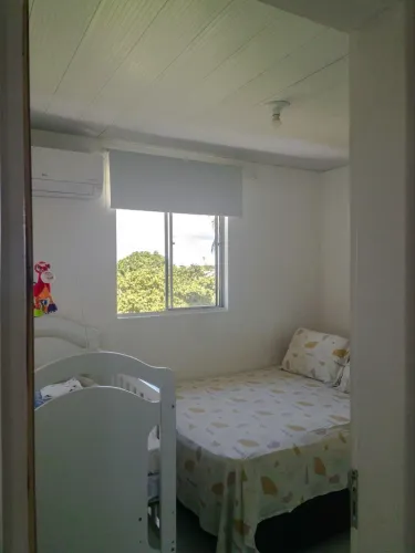 Vendo excelente apartamento em condomínio fechado, nascente.