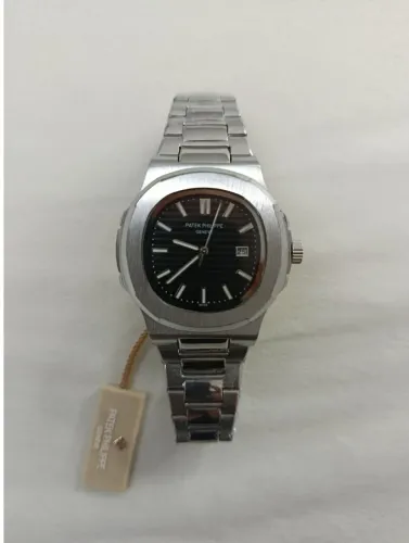 Relógio Pattek preto com pulseira aço inoxidável com função automática