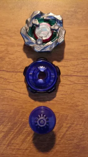 Beyblade X Tide Wale 5-80E (bit usado)