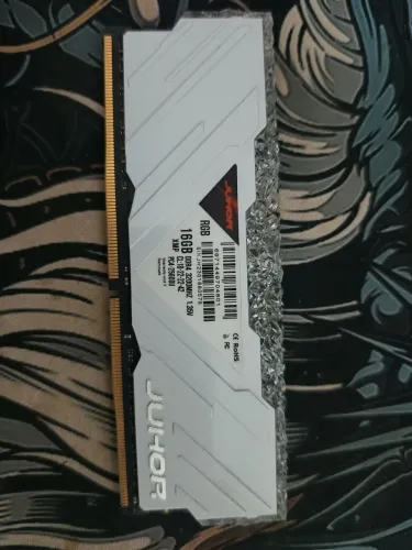 Memória RAM JUHOR 16GB DDR4 3200MHz RGB Branca - 1x16GB