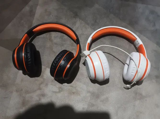 Vendo dois fones de ouvido sem fio 80 reais cada