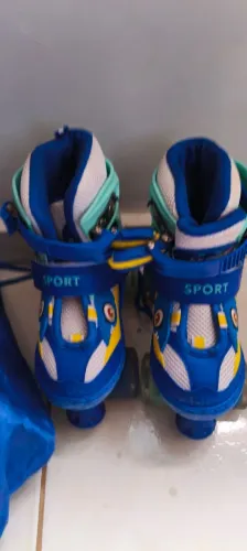 Patins Dinossauro 4 Rodas - Tamanho Ajustável - A partir 3 Anos + Kit Protecao